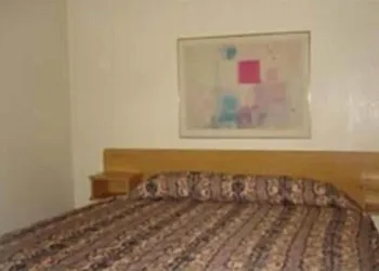 Colonade Motel hotel thumbnail 4