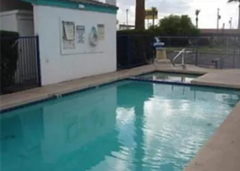 Colonade Motel hotel thumbnail 6