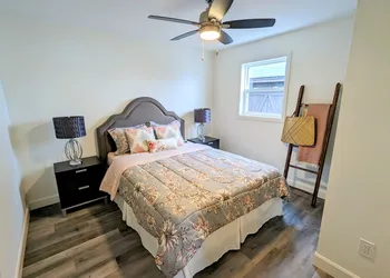 Great Blue Resorts - McCreary's Beach hotel thumbnail 4