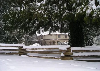 Cedar Wood Lodge B&B hotel thumbnail 5