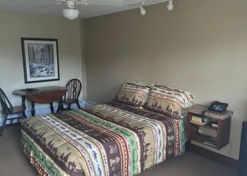 Evergreen Inn hotel thumbnail 7