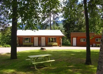 Overlook Inn & Cabins hotel thumbnail 2