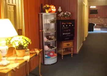 Carlin Villa Motel hotel thumbnail 4
