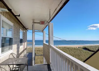 Waves Oceanfront Resort hotel thumbnail 4