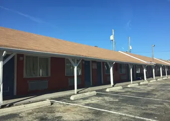 Mayfair Motel hotel thumbnail 4