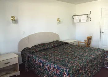 Mayfair Motel hotel thumbnail 7