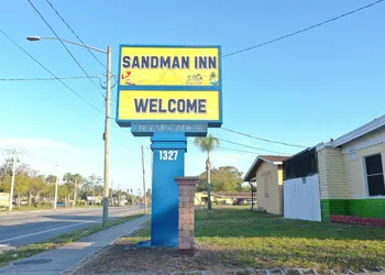 Sandman Inn Motel hotel thumbnail 3