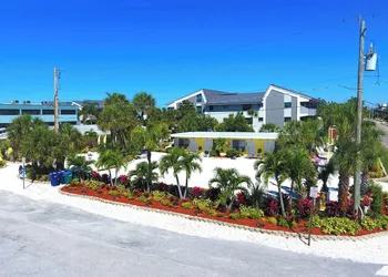 Tropical Breeze Beach Club hotel thumbnail 2