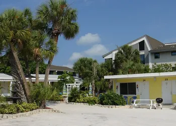 Tropical Breeze Beach Club hotel thumbnail 7