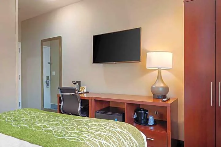 Comfort Inn & Suites near JFK Air Train hotel detail image 2