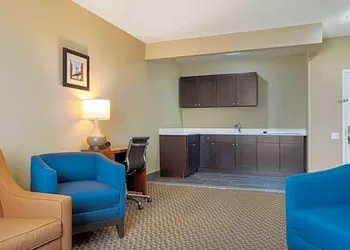 Comfort Inn & Suites near JFK Air Train hotel thumbnail 4