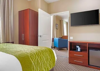 Comfort Inn & Suites near JFK Air Train hotel thumbnail 5