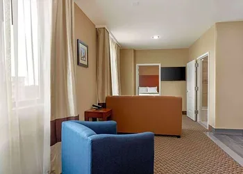 Comfort Inn & Suites near JFK Air Train hotel thumbnail 6