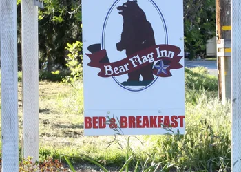 Bear Flag Inn hotel thumbnail 2