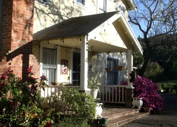 Bear Flag Inn hotel thumbnail 3