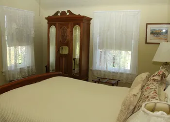 Bear Flag Inn hotel thumbnail 7