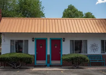 Circle R Motel hotel thumbnail 8