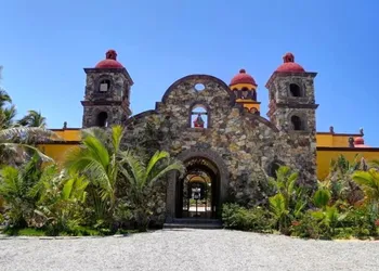 Hacienda Cerritos hotel thumbnail 8