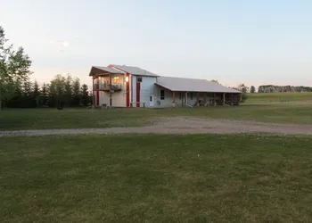 Lazy M Lodge hotel thumbnail 2