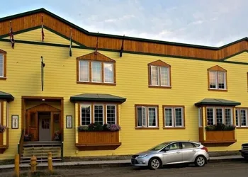 Aurora Inn hotel thumbnail 3