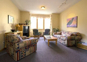 Aurora Inn hotel thumbnail 7