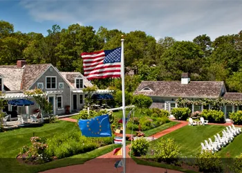 A Little Inn on Pleasant Bay hotel thumbnail 3