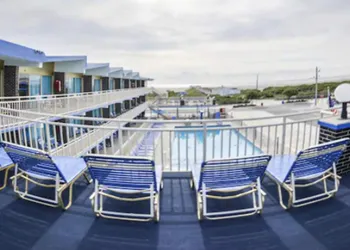 Attache Motel hotel thumbnail 4