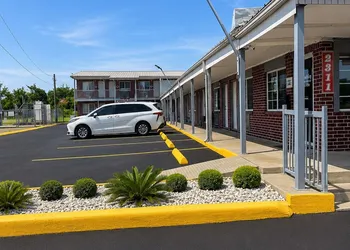 AmeriStay Inn &Suites hotel thumbnail 3