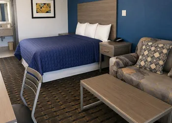 AmeriStay Inn &Suites hotel thumbnail 7