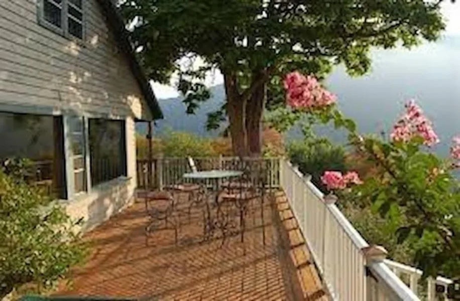 Ledge House Bed & Breakfast hotel detail image 6