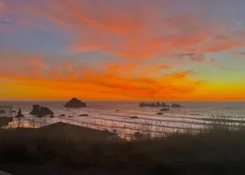 Sunset Oceanfront Lodging hotel thumbnail 2