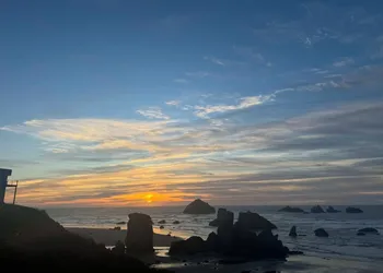 Sunset Oceanfront Lodging hotel thumbnail 3