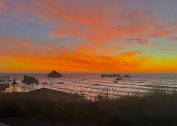 Sunset Oceanfront Lodging hotel thumbnail 2