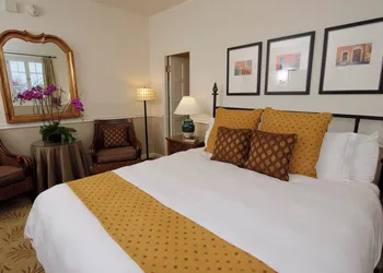 Cypress Inn hotel thumbnail 4