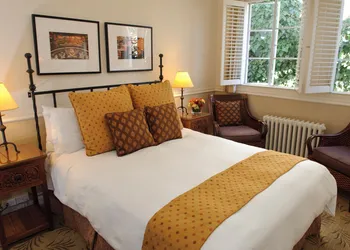 Cypress Inn hotel thumbnail 5