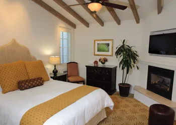 Cypress Inn hotel thumbnail 6