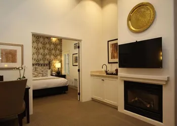 Cypress Inn hotel thumbnail 7