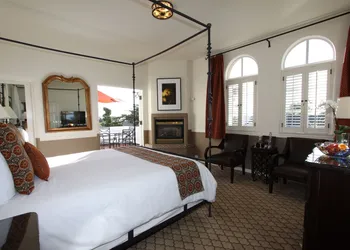 Cypress Inn hotel thumbnail 3