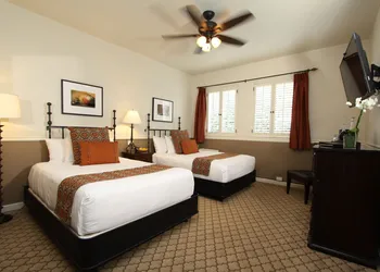 Cypress Inn hotel thumbnail 4