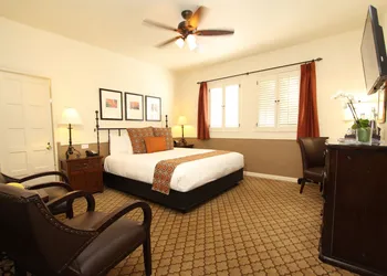 Cypress Inn hotel thumbnail 5