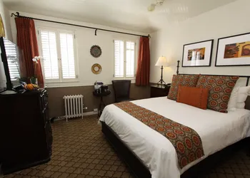 Cypress Inn hotel thumbnail 6