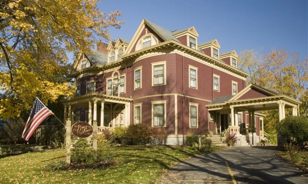 Berry Manor Inn hotel detail image 2