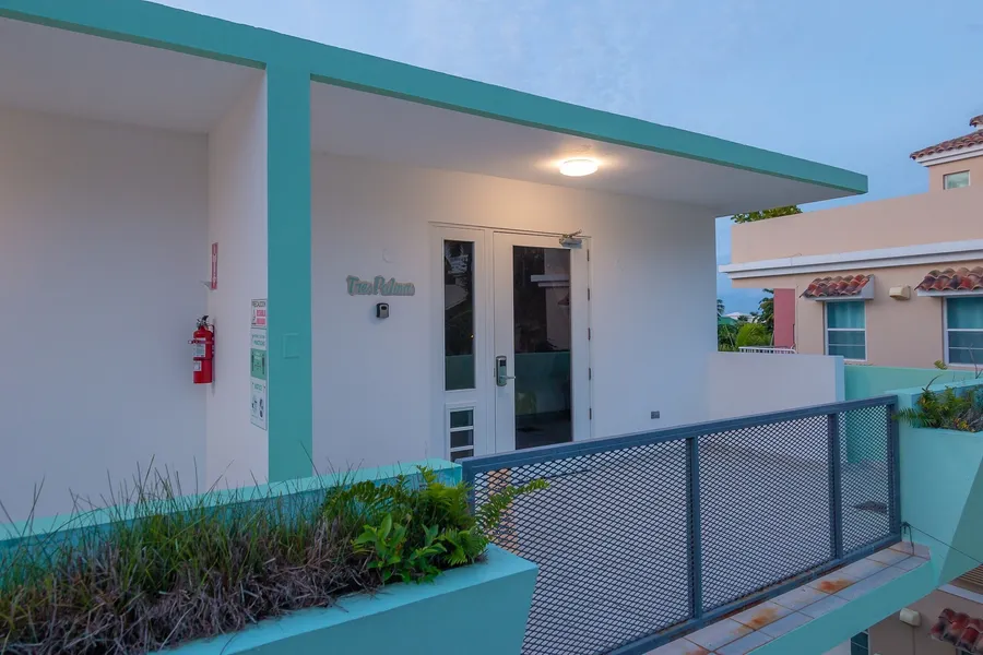 Casa Verde Hotel - Steps to the Beach | Pool, Restaurant & Bar hotel detail image 2