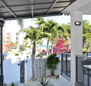 Casa Verde Hotel - Steps to the Beach | Pool, Restaurant & Bar hotel detail image 5