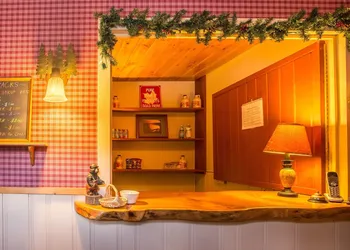 ADK Trail Inn hotel thumbnail 2