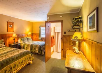 ADK Trail Inn hotel thumbnail 4
