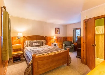 ADK Trail Inn hotel thumbnail 8