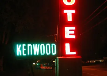 Kenwood Motel hotel thumbnail 2