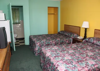 Kenwood Motel hotel thumbnail 7