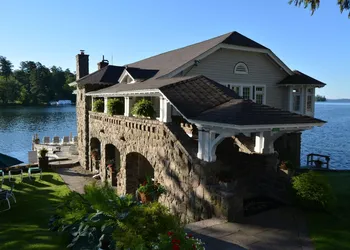 Boathouse Waterfront Lodging hotel thumbnail 2